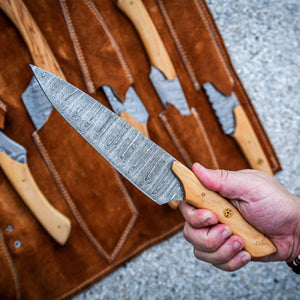 Kit de 6 Facas de Cozinha Artesanais em Aço Damasco 256 Camadas com Cabo de Madeira de Oliveira e Bolsa de Rolo de Couro