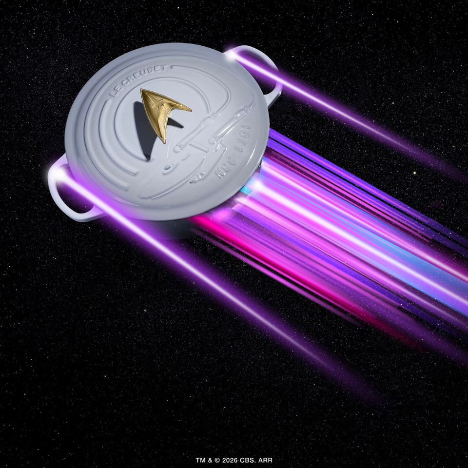 Panela Le Creuset Redonda Signature Enterprise Star Trek Cinza Neblina com Pegador Dourado 5,3L 26cm