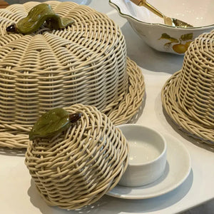 Manteigueira Folha de Porcelana e Vime Trançado Camurça