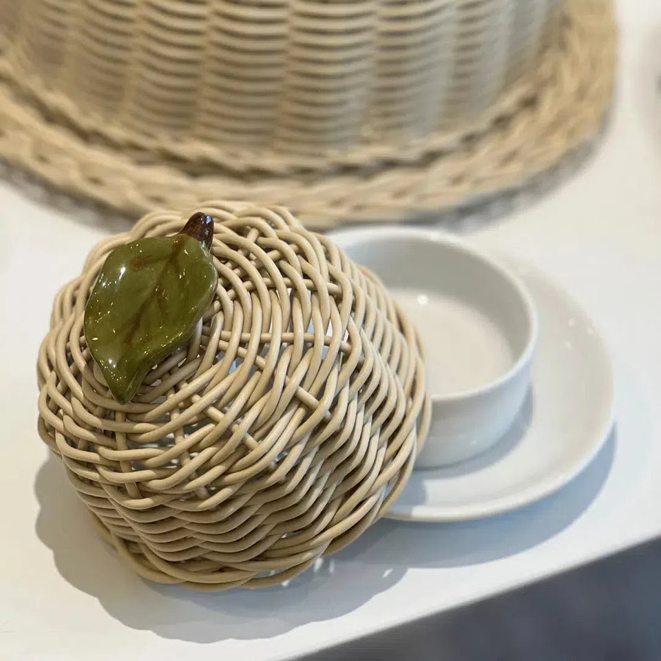 Manteigueira Folha de Porcelana e Vime Trançado Camurça