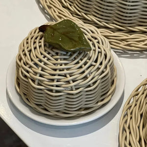 Manteigueira Folha de Porcelana e Vime Trançado Camurça