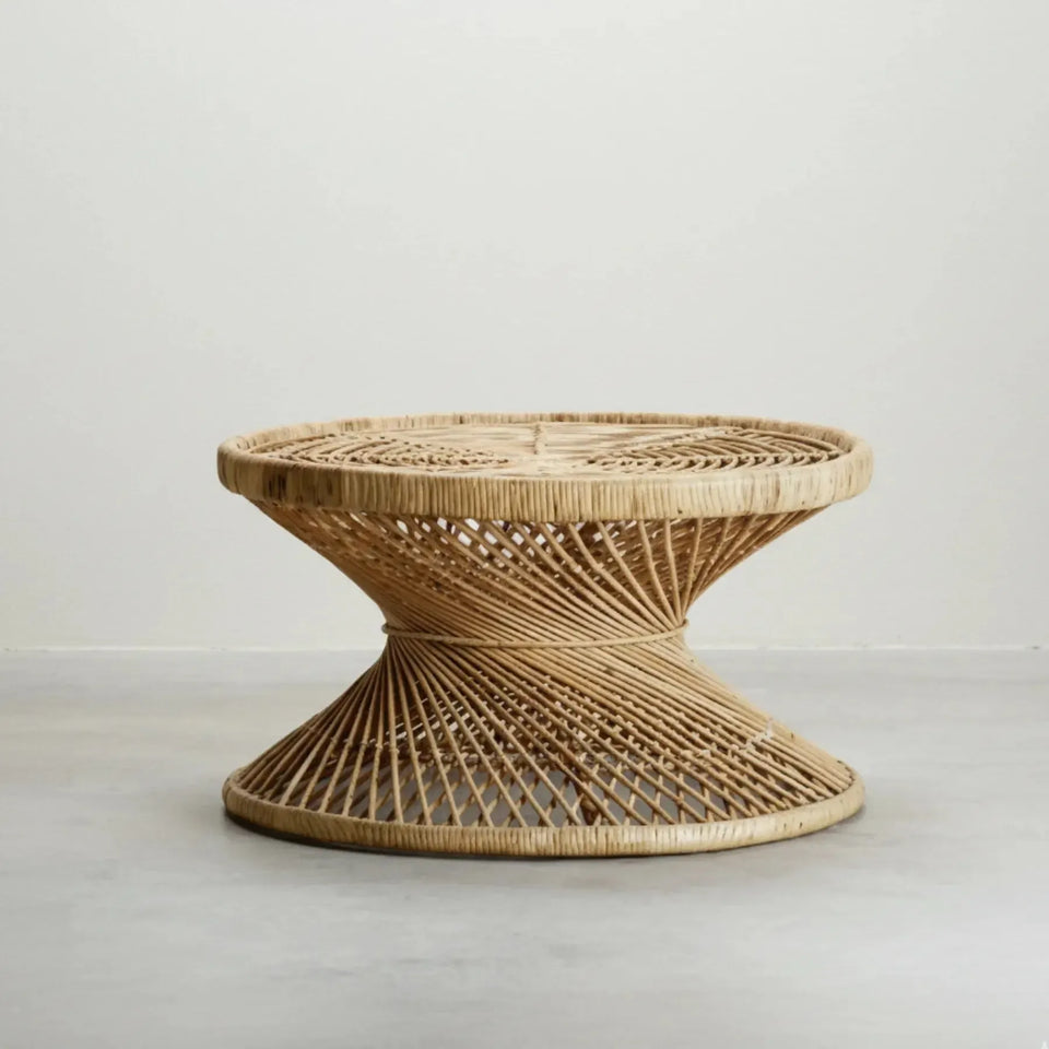 Mesa Lateral Mandola Redonda em Rattan Trançado Bahali 70x43cm