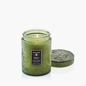 Mini Vela Voluspa Pote de Vidro Relevo Temple Moss 50 Horas