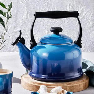 PRÉ-VENDA: Chaleira Tradicional Com Apito 1,6L Azure Le Creuset