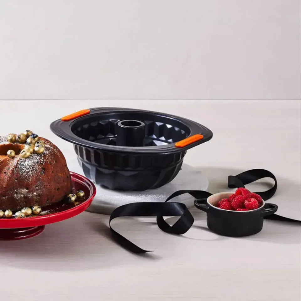 PRÉ-VENDA: Forma Redonda Alta Vazada 22cm Metal Bakeware Le Creuset