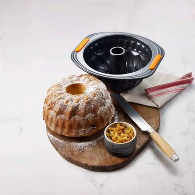 PRÉ-VENDA: Forma Redonda Alta Vazada 22cm Metal Bakeware Le Creuset