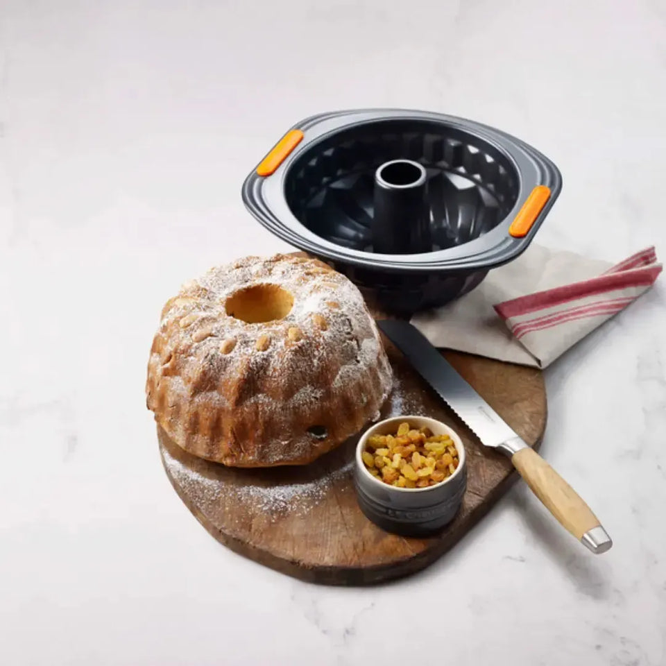 PRÉ-VENDA: Forma Redonda Alta Vazada 22cm Metal Bakeware Le Creuset