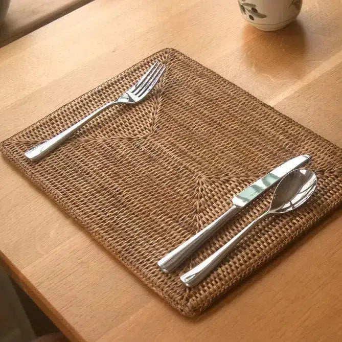 PRÉ-VENDA: Jogo Americano Retangular em Rattan Bahali 46x31cm