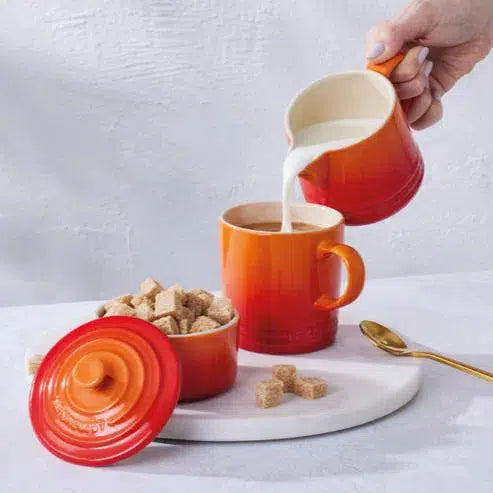 PRÉ-VENDA: Kit com Porta Creme 300ml e Açúcar 250ml Signature Cerâmica Laranja Le Creuset