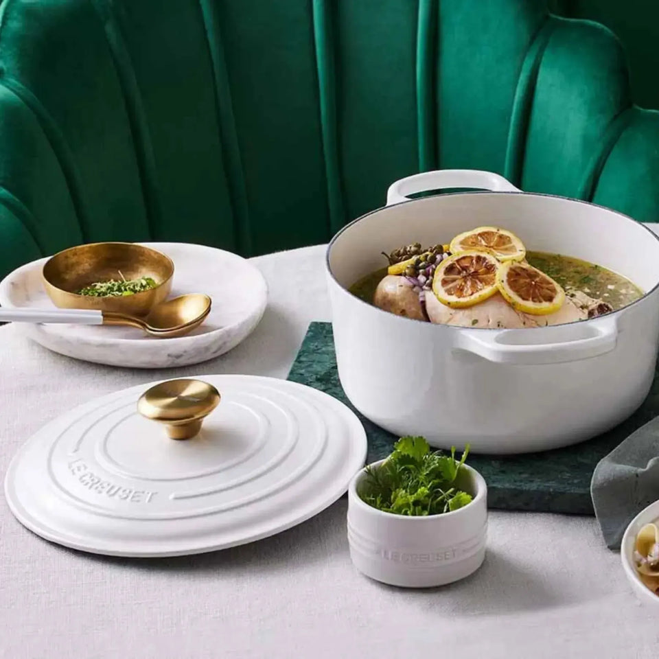 PRÉ-VENDA: Panela Le Creuset Redonda Signature Branca com Pegador Dourado 3,3L 22cm