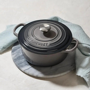 PRÉ-VENDA: Panela Le Creuset Redonda Signature Flint 4,2L 24cm