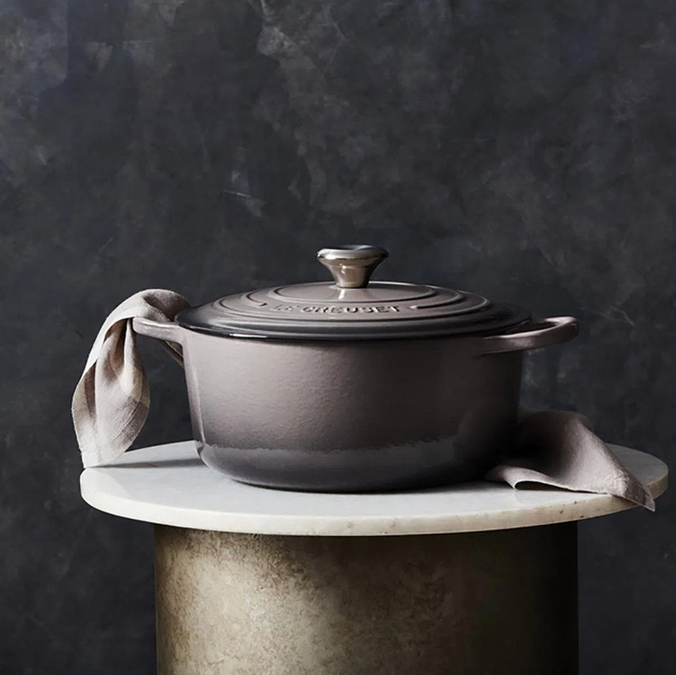 PRÉ-VENDA: Panela Le Creuset Redonda Signature Flint 5,3L 26cm