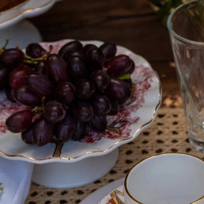 PRÉ-VENDA: Porta Petit Four com Pé Cerâmica Ypê Rosa com Filete de Ouro Scalla