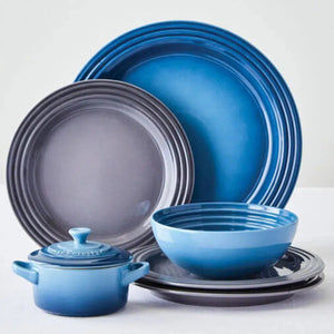 PRÉ-VENDA: Prato Raso Cerâmica 27cm Azul Marseille Le Creuset