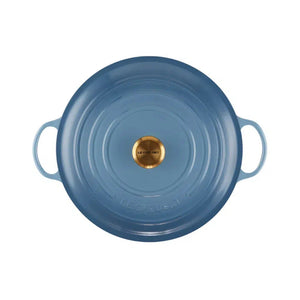 Panela Le Creuset Marmita Signature Chambray com Pegador Dourado 32cm