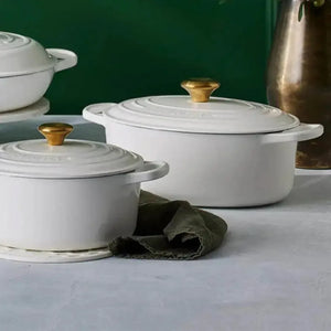 Panela Le Creuset Oval Signature Branca com Pegador Dourado 6,3L 31cm