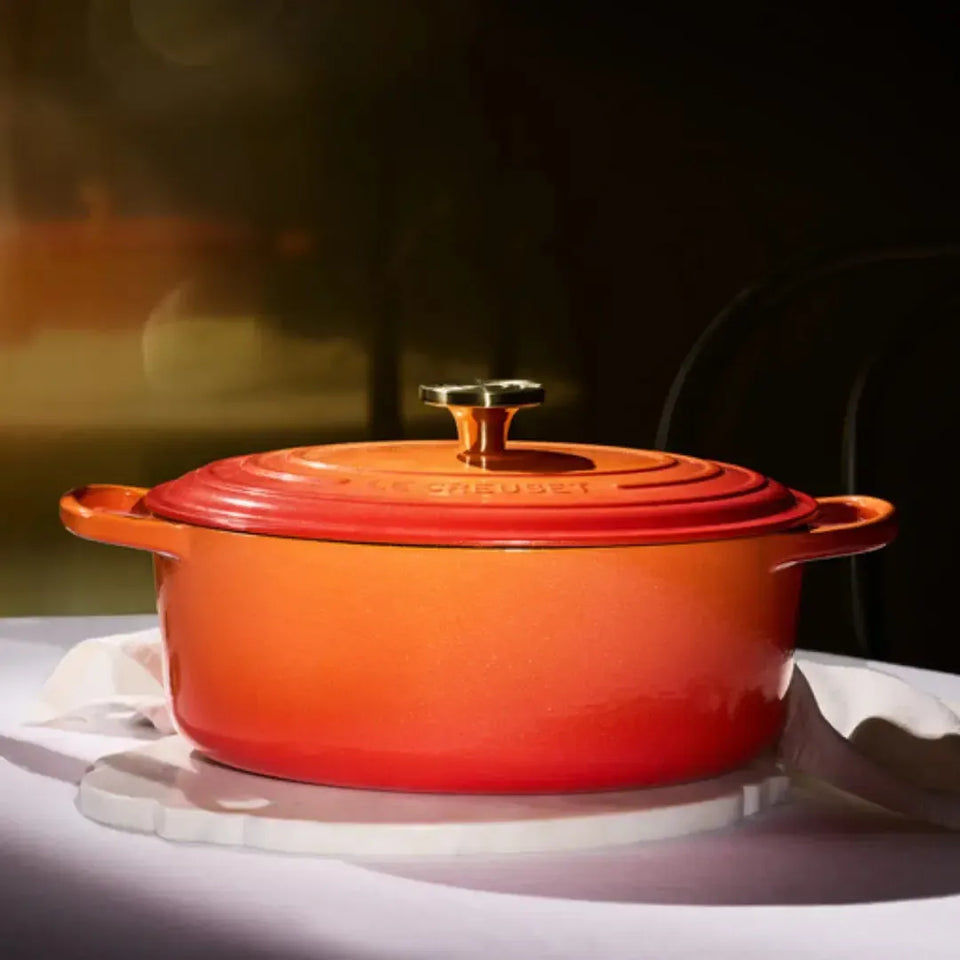 Panela Le Creuset Oval Signature Flamme Dorée com Pegador Dourado 6,3L 31cm