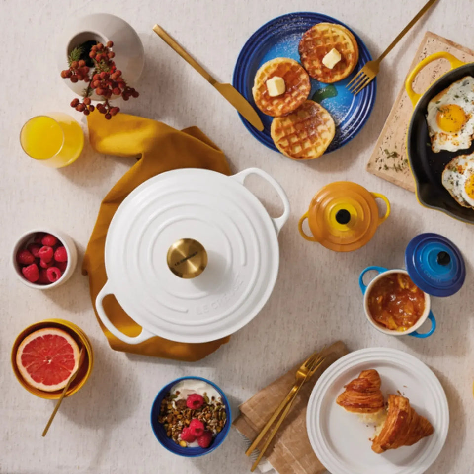 Panela Le Creuset Redonda Signature Branca com Pegador Dourado 4,2L 24cm