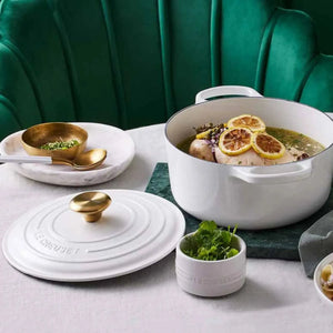 Panela Le Creuset Redonda Signature Branca com Pegador Dourado 5,3L 26cm