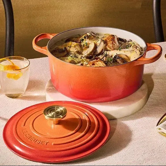 Panela Le Creuset Redonda Signature Flamme Dorée com Pegador Dourado 4,2L 24cm
