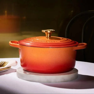 Panela Le Creuset Redonda Signature Flamme Dorée com Pegador Dourado 5,3L 26cm