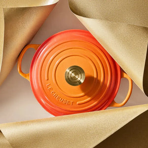 Panela Le Creuset Redonda Signature Flamme Dorée com Pegador Dourado 6,7L 28cm