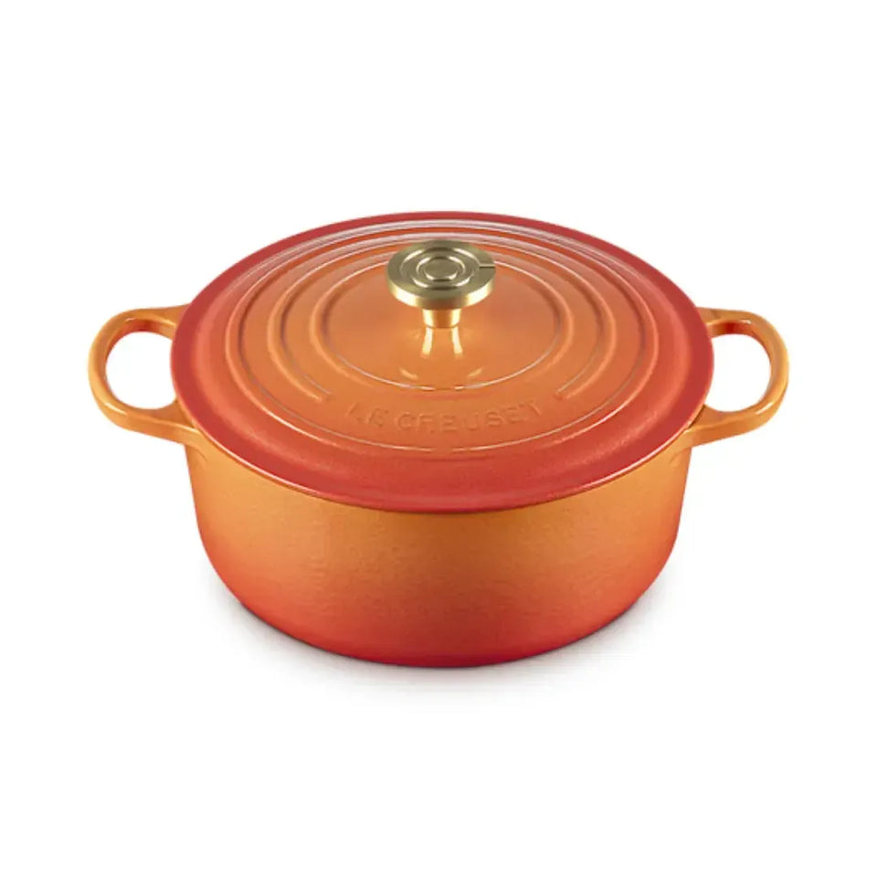 Panela Le Creuset Redonda Signature Flamme Dorée com Pegador Dourado 6,7L 28cm