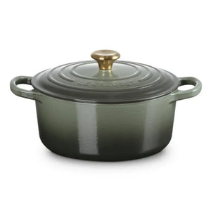 Panela Le Creuset Redonda Signature Thyme com Pegador Dourado 4,2L 24cm
