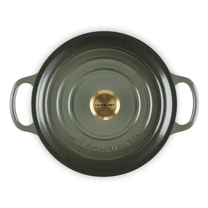 Panela Le Creuset Redonda Signature Thyme com Pegador Dourado 4,2L 24cm