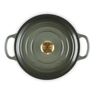 Panela Le Creuset Redonda Signature Thyme com Pegador Dourado 5,3L 26cm