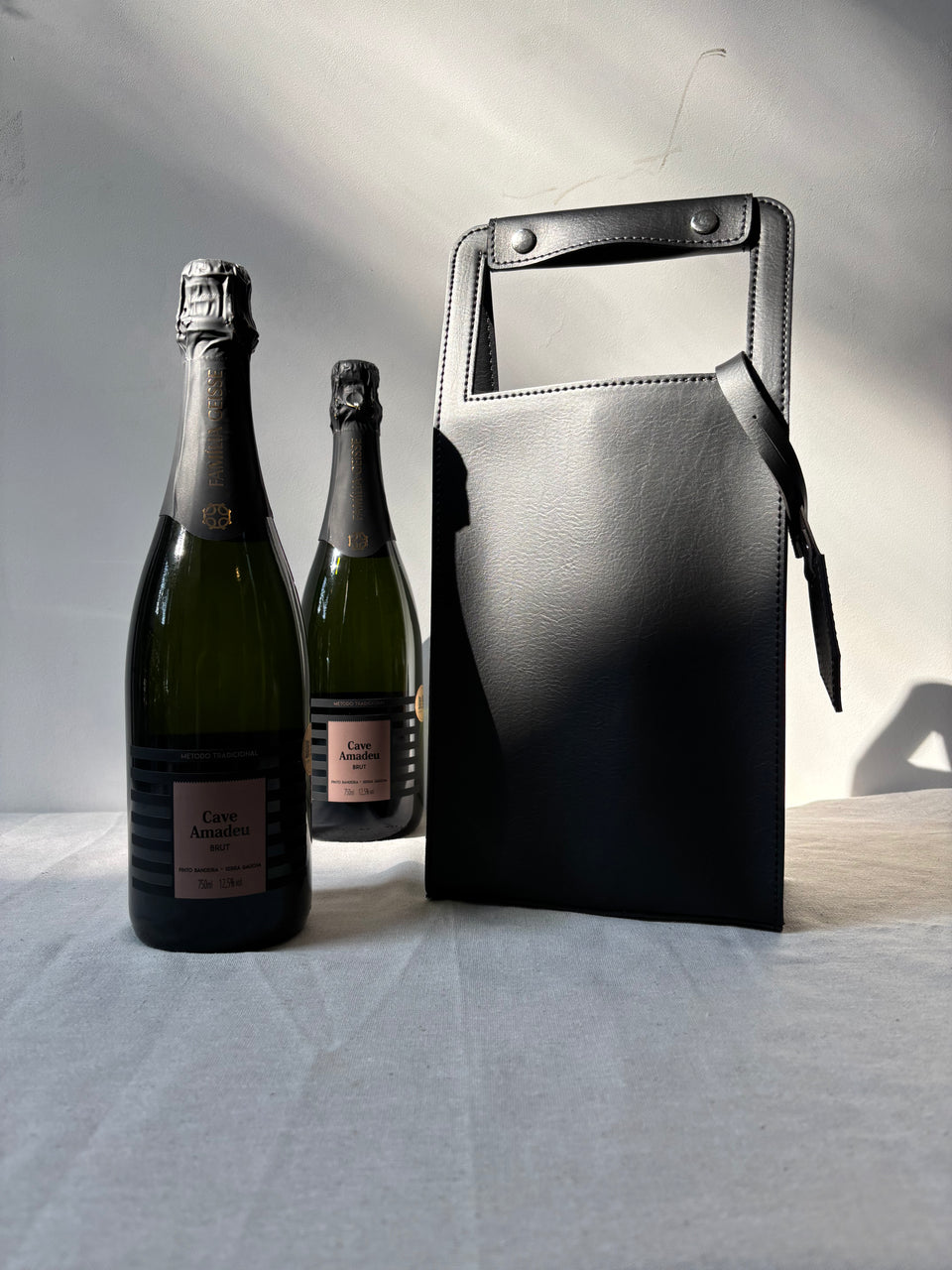 Porta Garrafa Duplo Couro Ecológico Montana Preto Atelier