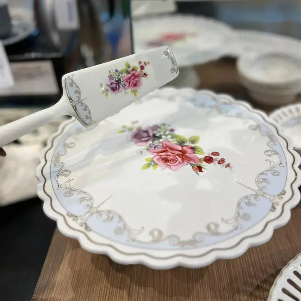 Prato para Bolo com Pé e Espátula New Bone China Mon Cheri 26x10,5cm L'Hermitage