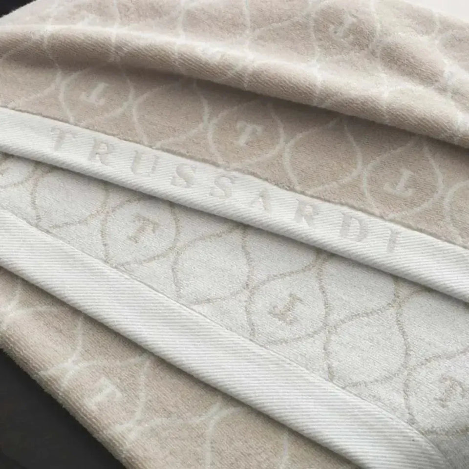 Toalha Banhão Speciale Jacquard Fio Tinto Branca / Gelo Trussardi