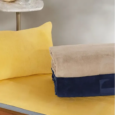 Toalha de Praia Veludo Mocaccino Levanto Trussardi