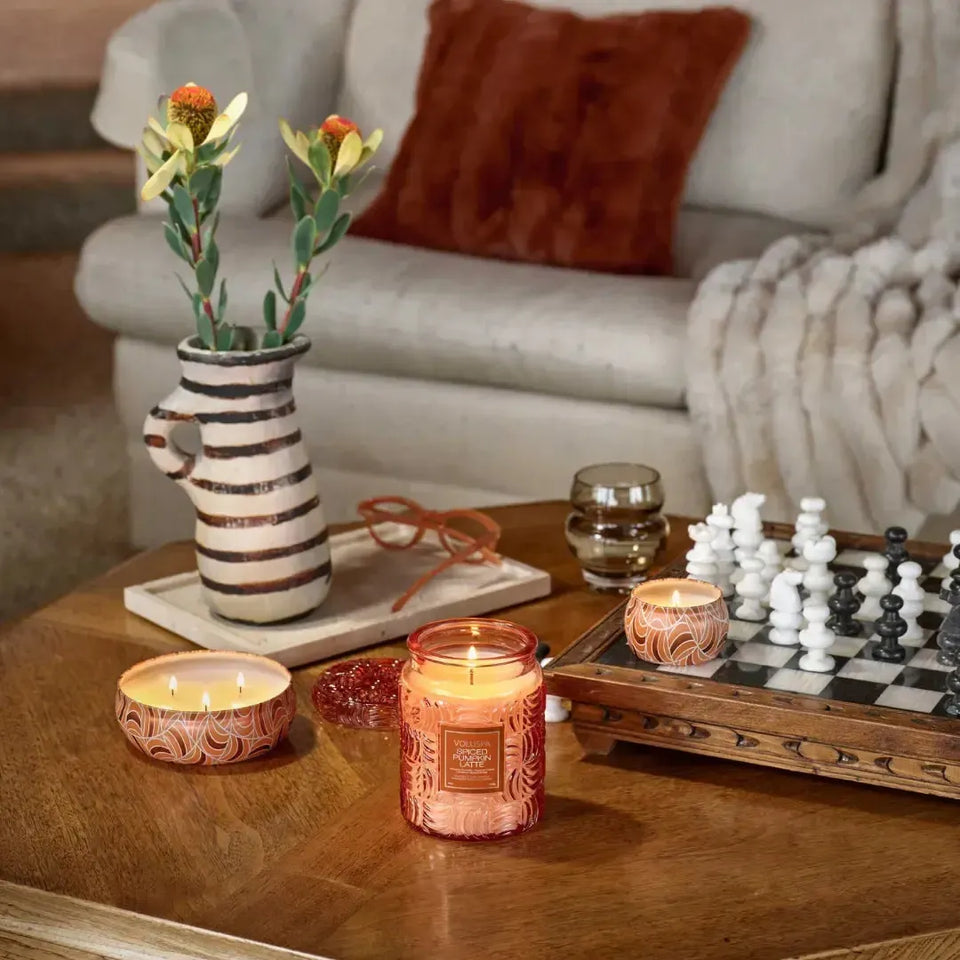 Vela Voluspa Lata 3 Pavios Spiced Pumpkin Latte 60 Horas