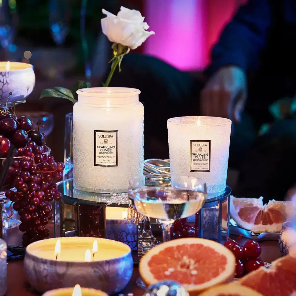 Vela Voluspa Pote com Tampa de Vidro Grande Sparkling Cuvee 100 Horas