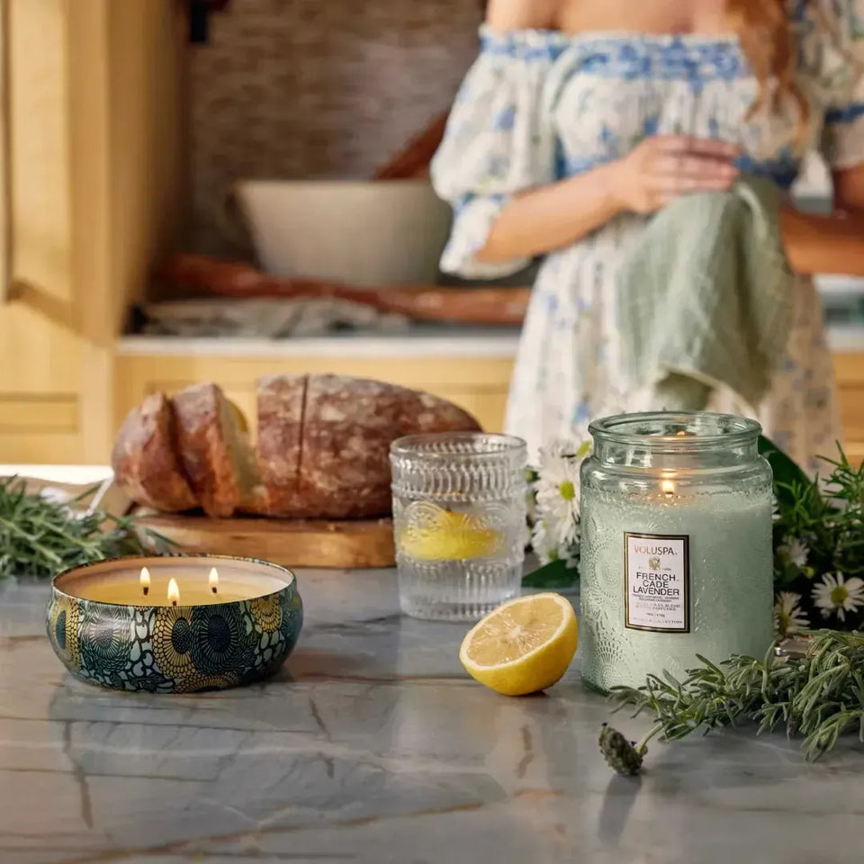 Vela Voluspa Pote de Vidro Grande French Cade Lavender 100 Horas