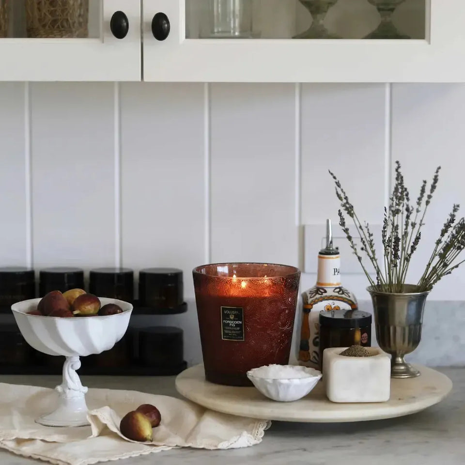 Vela Voluspa Vaso Pedestal 3 Pavios Forbidden Fig 80 Horas