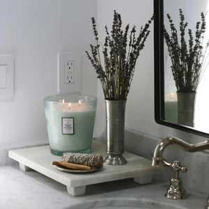 Vela Voluspa Vaso Pedestal 3 Pavios French Cade Lavender 80 Horas