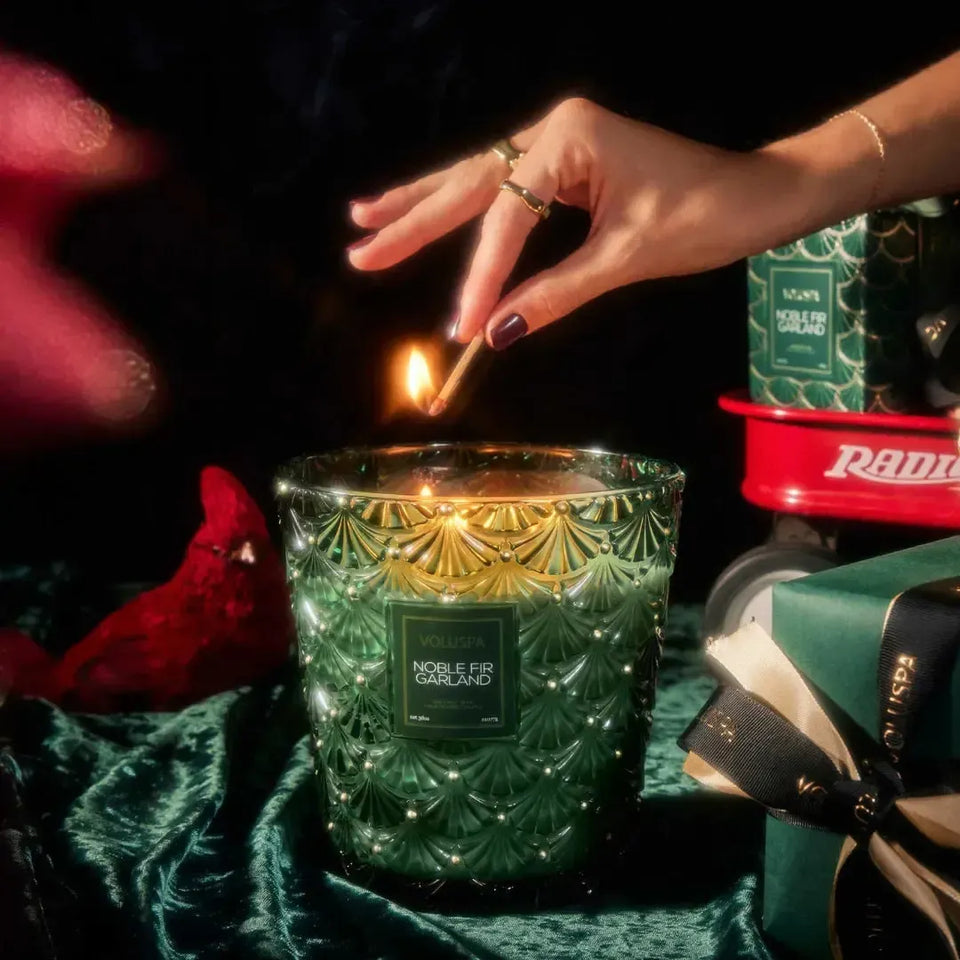 Vela Voluspa Vaso Pedestal 3 Pavios Noble Fir Garland 80 Horas