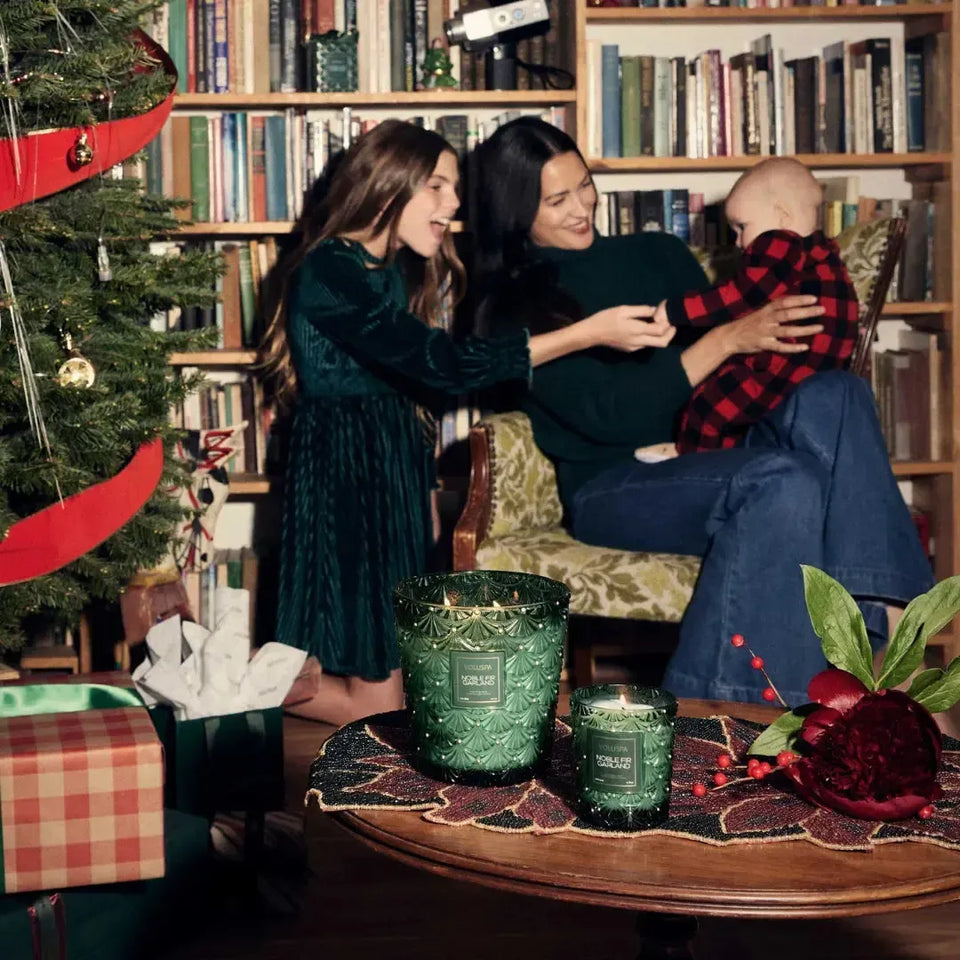 Vela Voluspa Vaso Pedestal 3 Pavios Noble Fir Garland 80 Horas