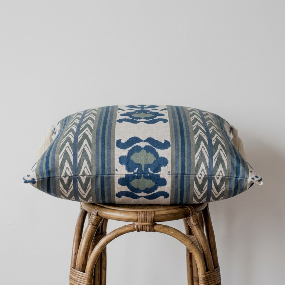 Almofada Linho 52X52 Ikat Off White e Verde Tassel