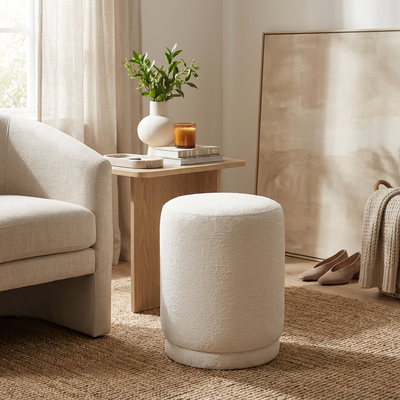 Puff em Bouclé e Madeira Redonda 37cm Mart