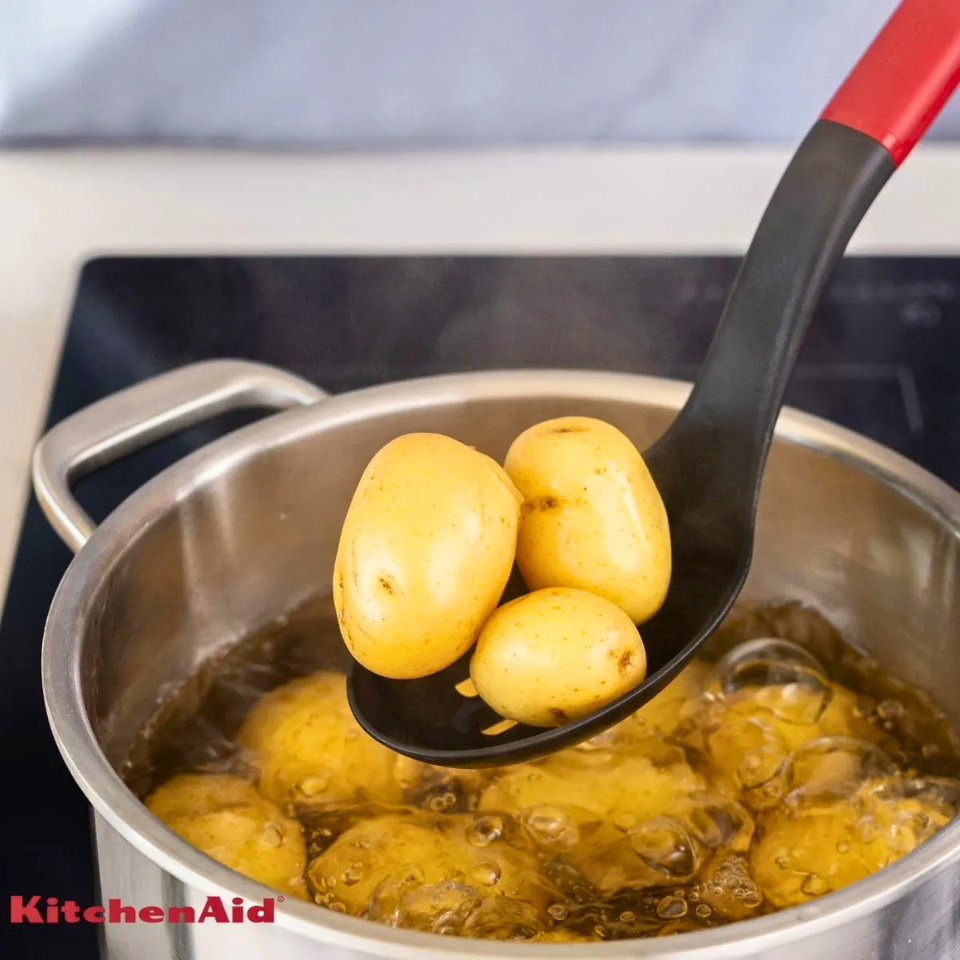 Colher Perfurada Servir Nylon Multiuso Vermelha KitchenAid