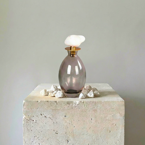Garrafa Decorativa Vidro Fumê Tampa em Pedra Natural Branca Linha Bruma 15cm