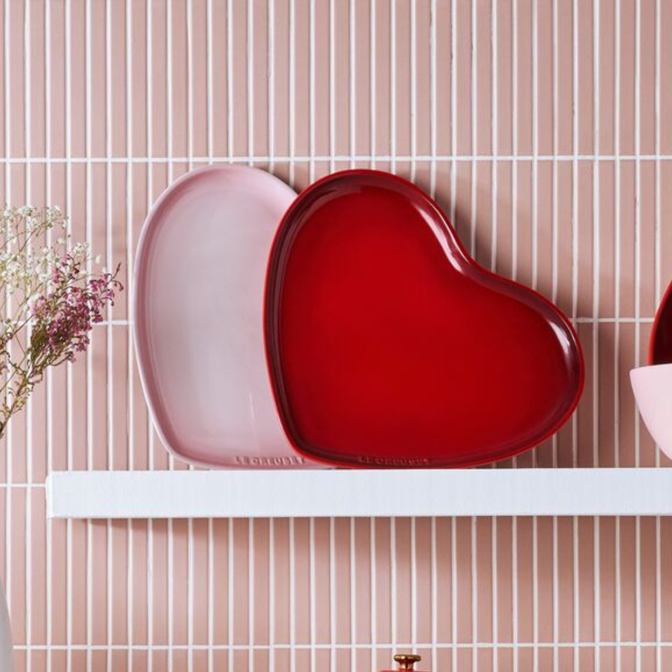 PRÉ-VENDA: Bandeja de Servir Coração Cerâmica Sphere Seoul Vermela 32cm Le Creuset