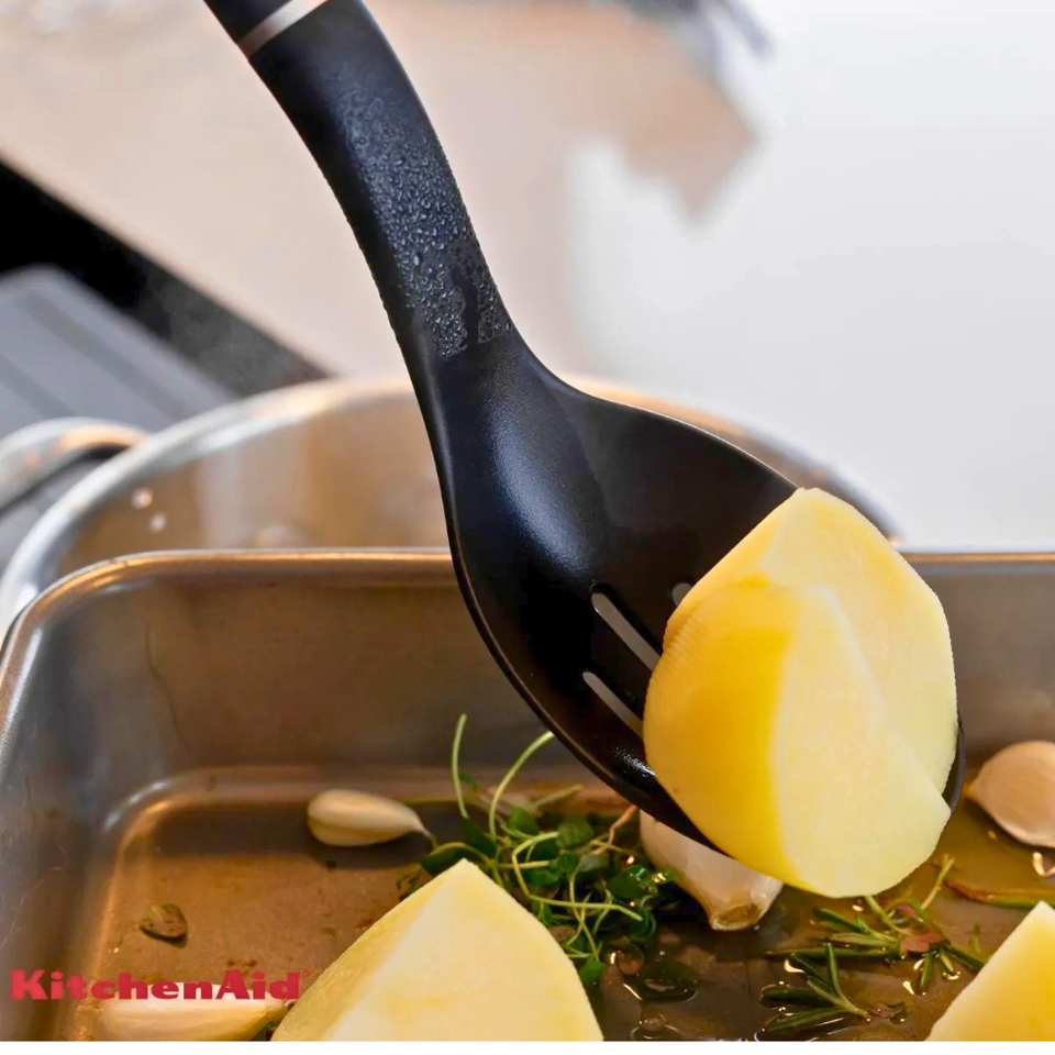 Colher Perfurada para Servir Nylon Multiuso Preta KitchenAid