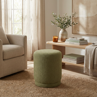 Puff em Bouclé e Madeira Redonda Verde 37cm Mart