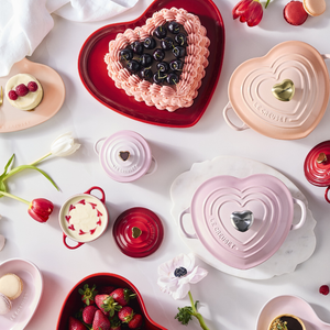 PRÉ-VENDA: Bandeja de Servir Coração Cerâmica Sphere Seoul Vermela 32cm Le Creuset