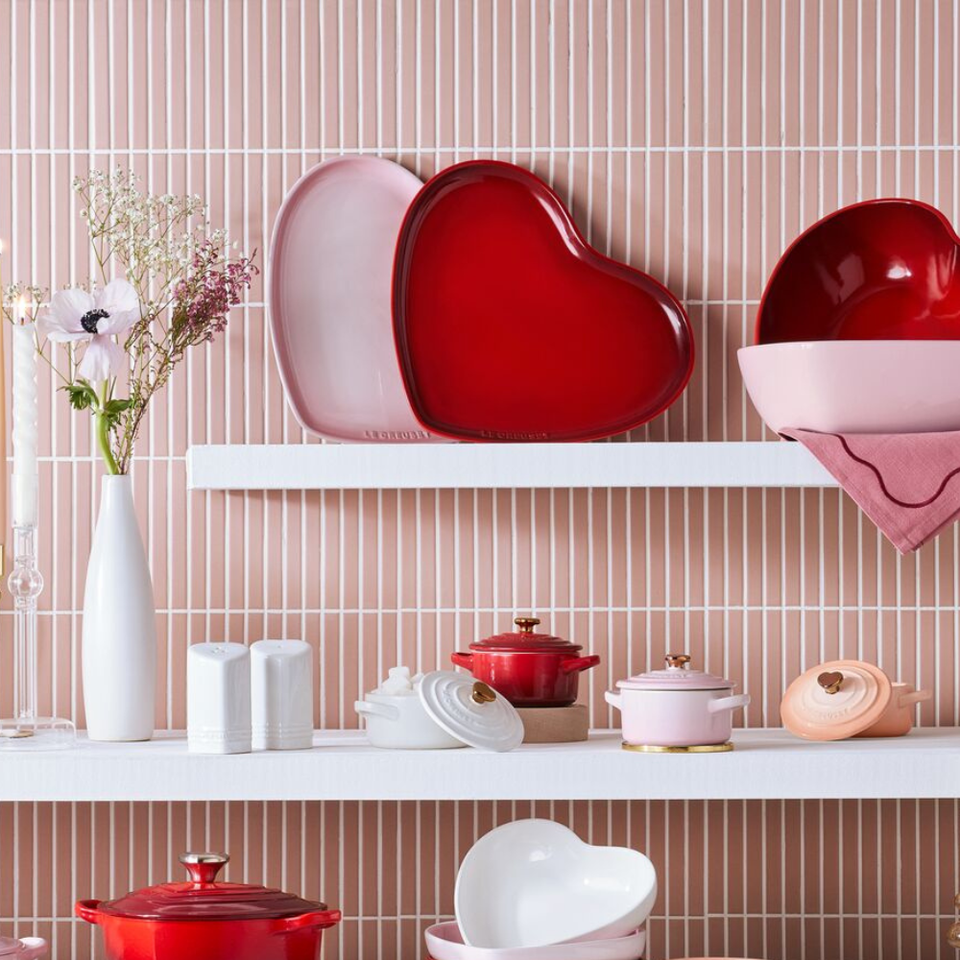 PRÉ-VENDA: Bandeja de Servir Coração Cerâmica Sphere Seoul Vermela 32cm Le Creuset